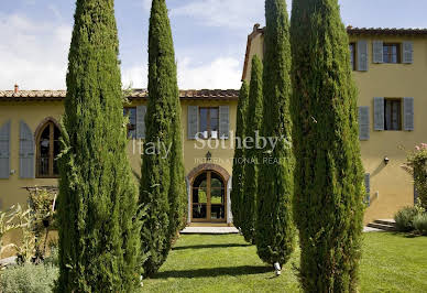 Villa with pool and garden 3