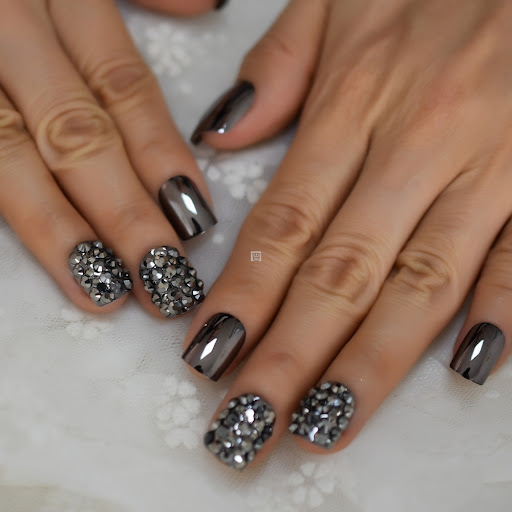 Title 13, Metal false nails for women. Achieve a glamorou...