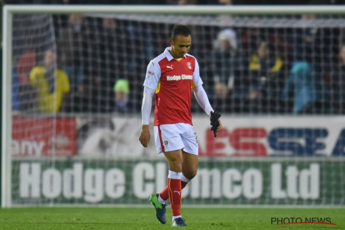 VIDEO: Odemwingie krijgt rood na vuile elleboog en doet dan dit