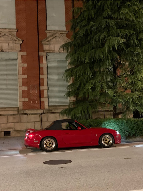 ロードスターのNB ロードスター・夜の町・赤レンガ建物・花金に関するカスタム事例の投稿画像4枚目