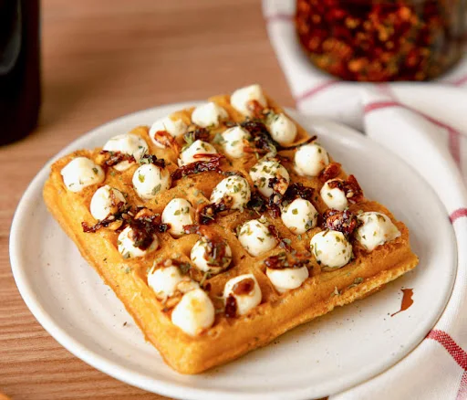 Garlic Creamcheese And Honey Chilli Oil Waffle [1 Pc]