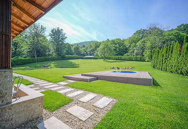 House with pool and garden 9