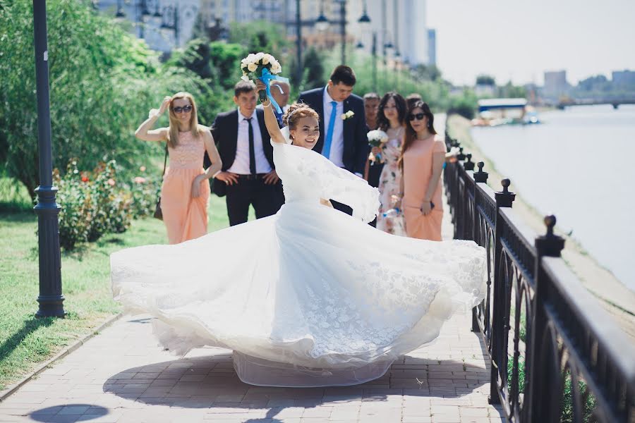 結婚式の写真家Zhan Bulatov (janb)。2016 10月5日の写真