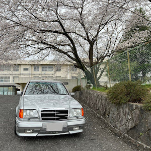 Eクラス セダン W124