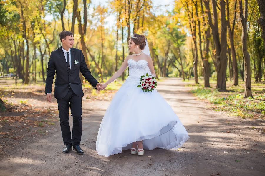 Fotógrafo de casamento Inna Shishkalova (photolug). Foto de 20 de dezembro 2016