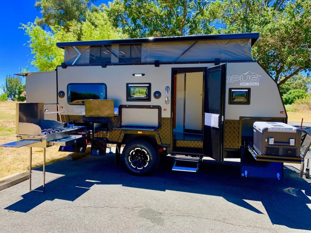 15' travel trailer with bathroom