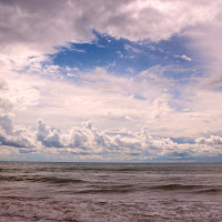 Il temporale colora il cielo e il mare di 