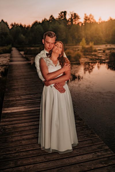 Fotógrafo de casamento Krzysiek Orłowski (historieslubne). Foto de 10 de fevereiro 2021