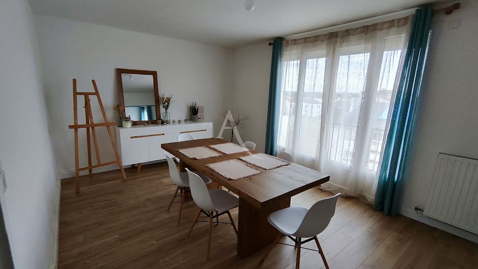 Location meublée appartement 4 pièces 71 m² à Cholet (49300), 770 €