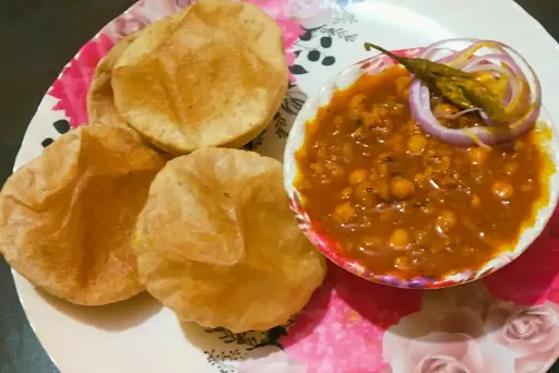 Poori With Sabzi