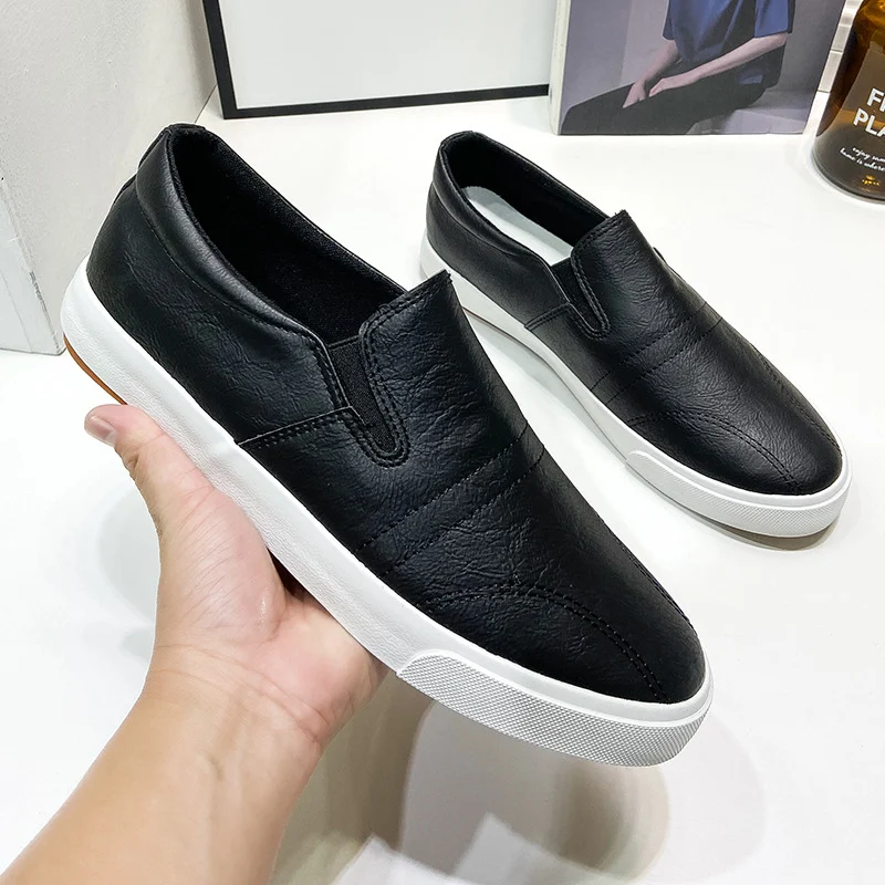 Sneakers basses rehaussantes couleur unie pour homme, gagnez en hauteur et en style pour un look quotidien parfait.