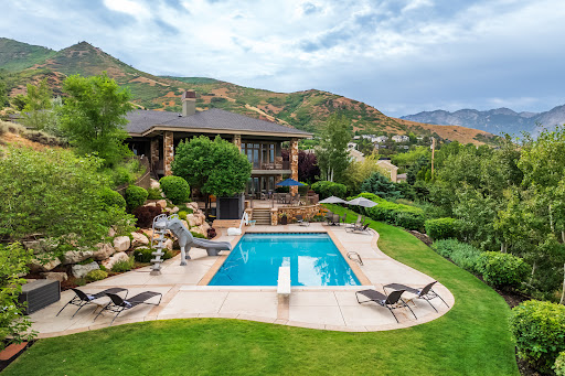 House with pool 3