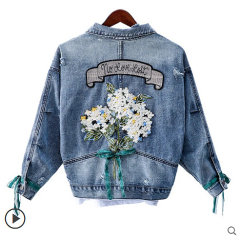 Giacca di denim corta ricamata da donna