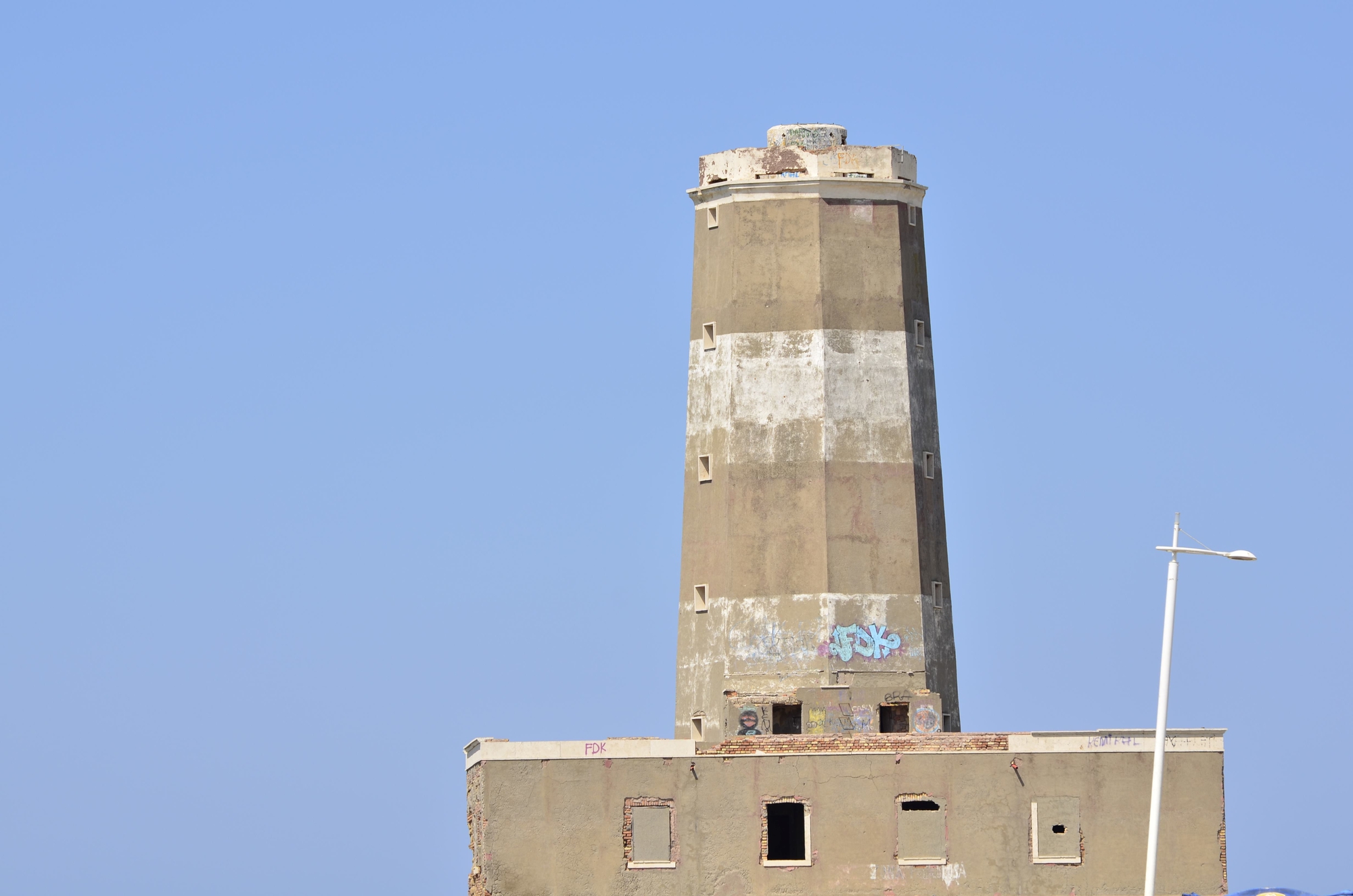 faro abbandonato  di GGG1966