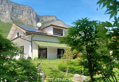 Maison avec terrasse 1