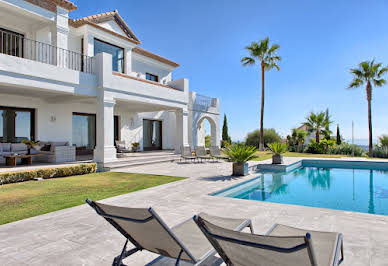 Villa with pool 4