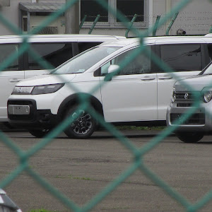 フリード GT8