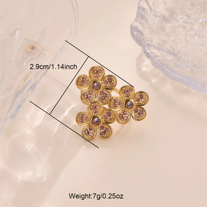 Bague fleur en acier titane style chinois et français pour femme. Un bijou unique et élégant, fusion de cultures. Parfait pour sublimer votre look.