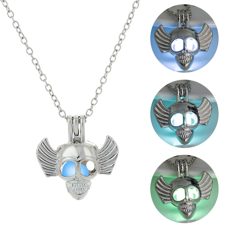 Collier Crâne Lumineux Multicolore Chaîne de Clavicule. Un accessoire captivant pour illuminer votre style. Idéal pour des looks audacieux et modernes.