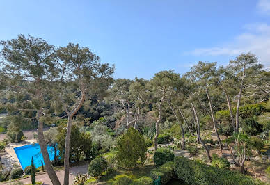 Appartement avec terrasse et piscine 1