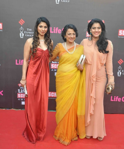 Tanisha Mukherjee & Kajal with their Mother Tanuja