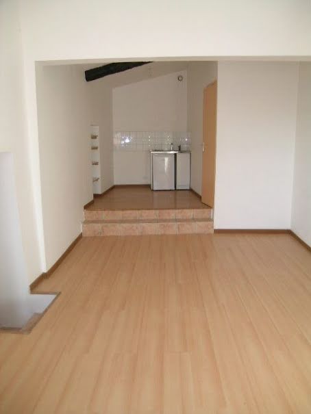 Location  appartement 1 pièce 38 m² à Aups (83630), 350 €