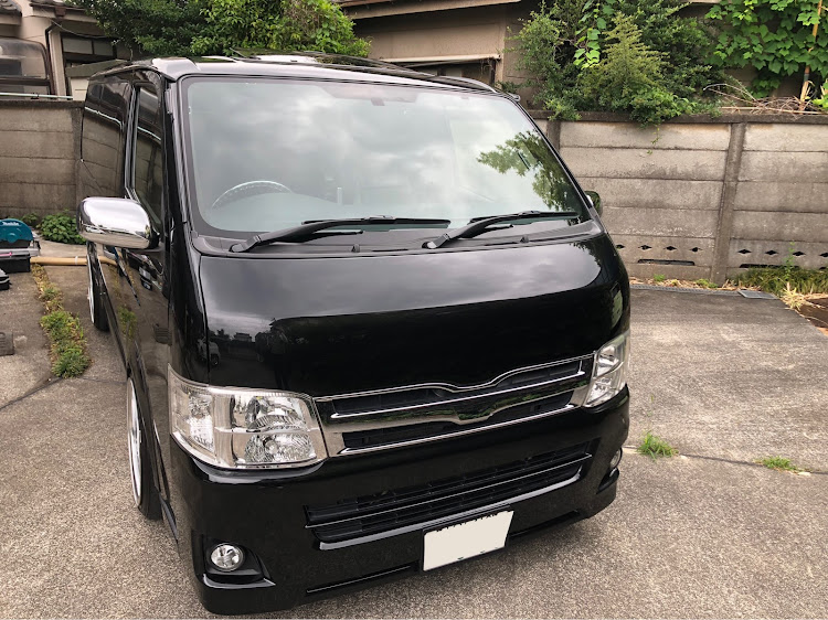 ハイエースバンの車高調整・スムージング・ノーマルフェイスに関するカスタム事例の投稿画像1枚目