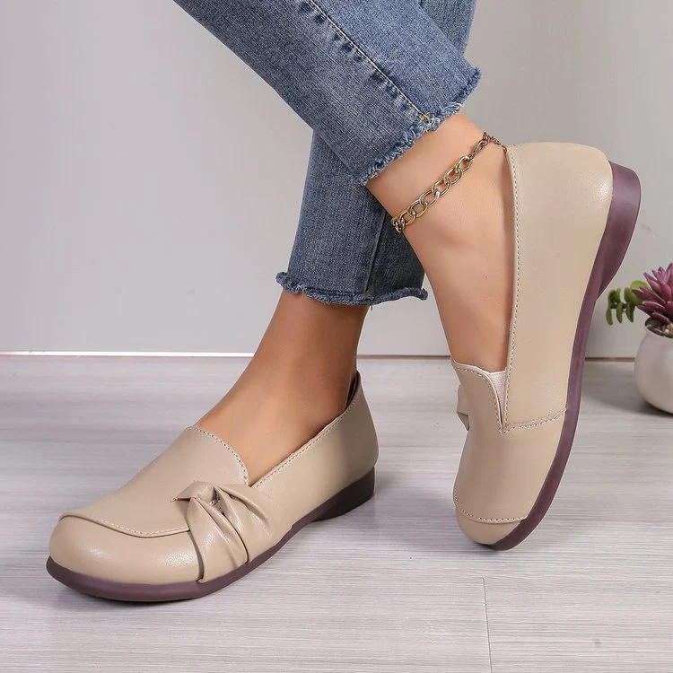 Comfortabele schoenen met een zachte, platte zool en ronde neus. Ideaal voor dagelijks gebruik, voor optimaal loopcomfort.
