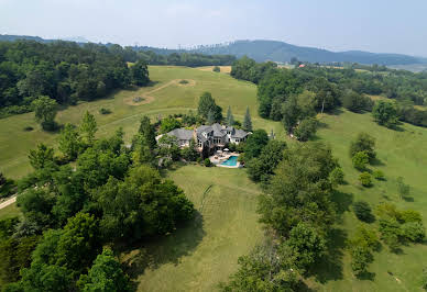 Farmhouse with garden 6