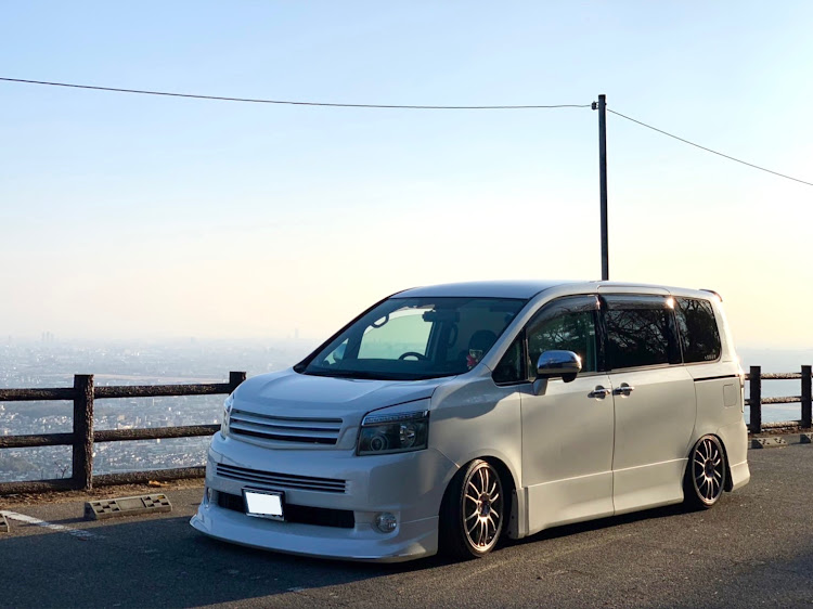 ヴォクシーの70straight line・七零保存會・Loose connect・尼崎の森・straight line杯by4"86specに関するカスタム事例の投稿画像1枚目