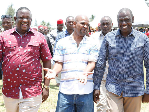 DP William Ruto chats with Kisauni MP Ali Mbogo and Kwale Governor Salim Mvurya in Mombasa county