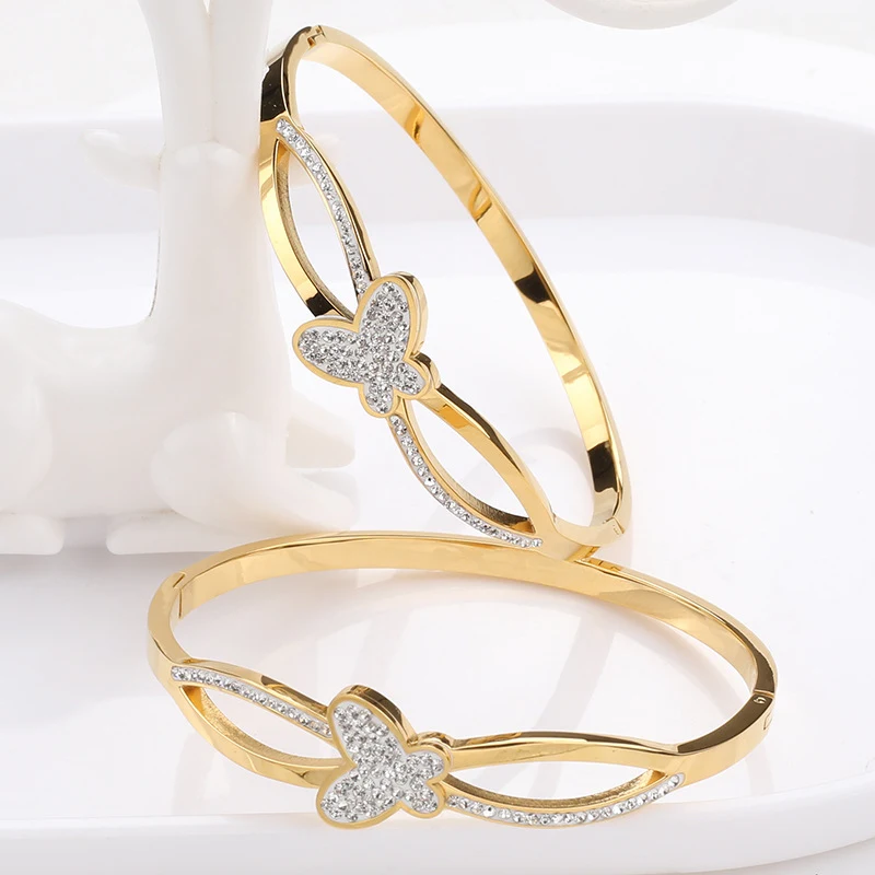 Bracciale da donna a farfalla tridimensionale in acciaio inossidabile Un accessorio elegante e raffinato per un tocco di femminilità e stile unico. Indossa la bellezza.