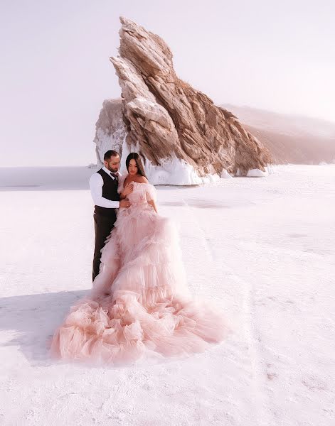 Fotógrafo de casamento Yulya Kamenskaya (myjuly). Foto de 4 de dezembro 2021