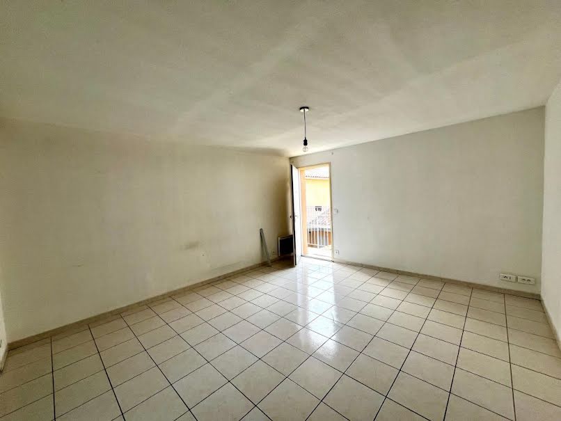 Location  appartement 3 pièces 55 m² à Oraison (04700), 720 €