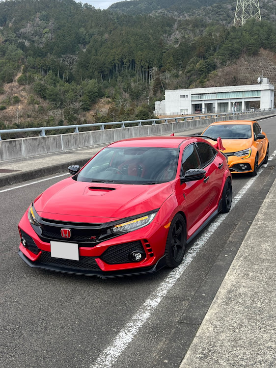 メガーヌ ハッチバックのメガーヌRS・シビックタイプR FK8・3月もよろしくお願いします・被災された皆さまお見舞い申し上げます・フォロワーさんとコラボに関するカスタム事例の投稿画像3枚目