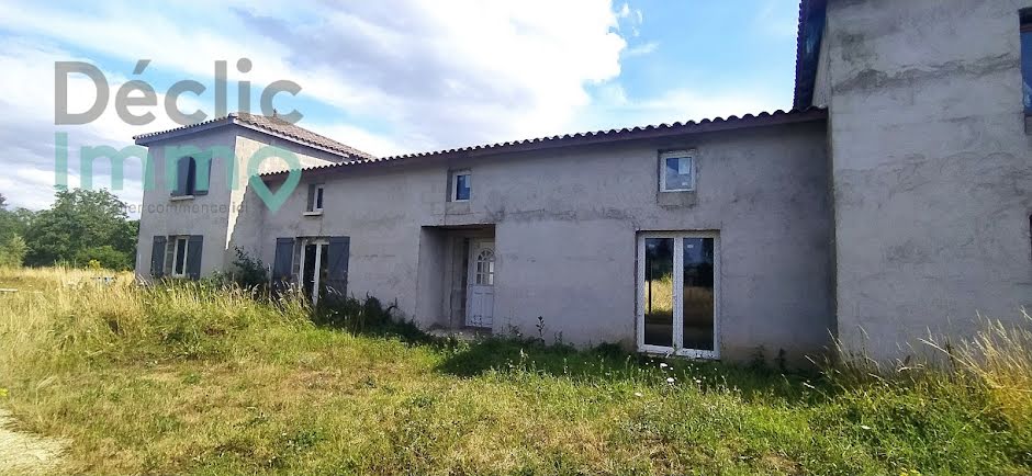 Vente maison 1 pièce 276 m² à Ruffec (16700), 147 000 €