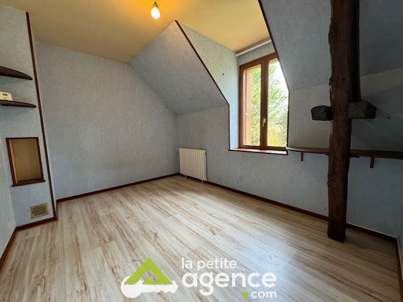 Vente maison 6 pièces 105 m² à Saint-Doulchard (18230), 189 500 €