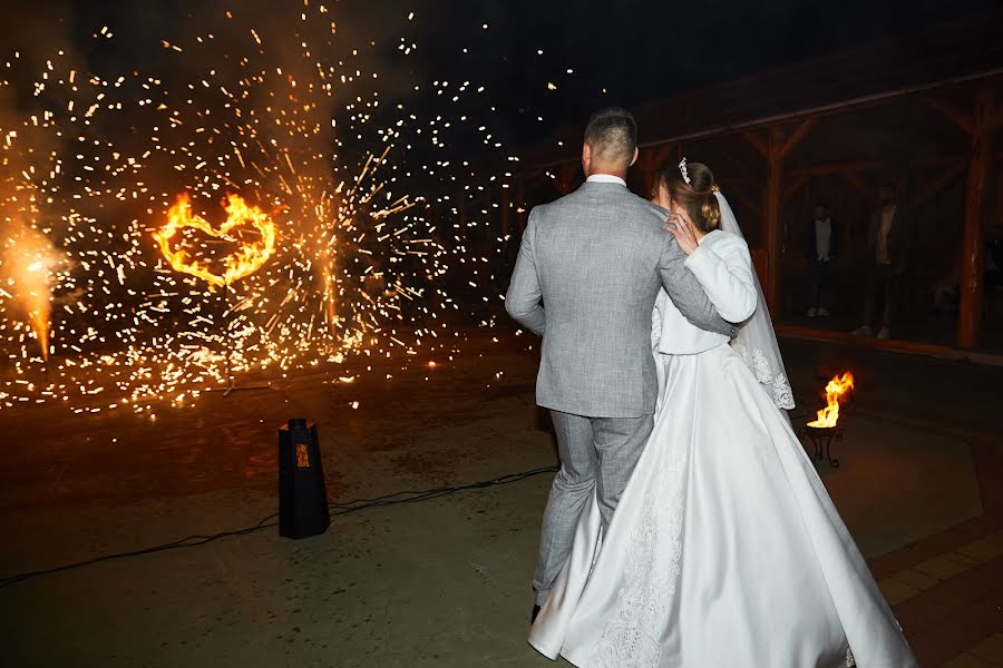 Fotógrafo de casamento Lesya Konik (lesiakonyk). Foto de 18 de março 2022