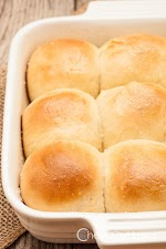 Quick Easy Dinner Rolls was pinched from <a href="http://www.chewoutloud.com/2015/01/23/quick-easy-dinner-rolls/" target="_blank">www.chewoutloud.com.</a>