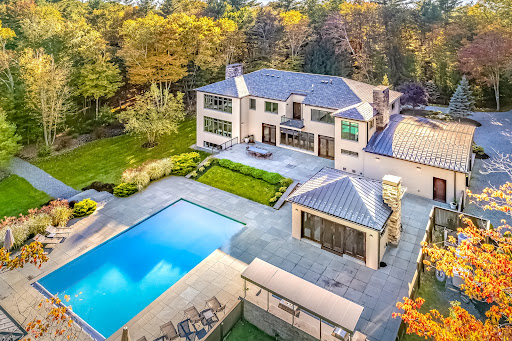Buy this luxury property in Bethel (United States) - Modern villa with pool and wooded garden