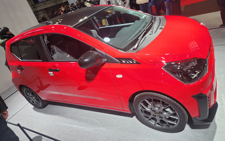 シビックタイプRの大阪オートメッセ2025・プレミアムクリスタルレッドメタリック・PickUpCars2025・ワンオフアンダーパネル・VALINOに関するカスタム事例の投稿画像14枚目