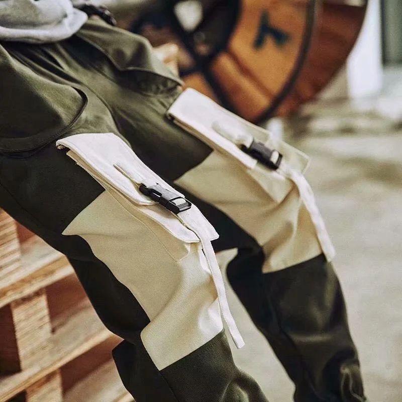 Combinaison ample homme hip hop à bretelles, pour un look urbain décontracté et stylé. Confort et liberté de mouvement parfaits pour toutes occasions.