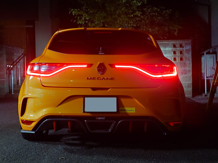 メガーヌ ハッチバックのテールランプのこだわり・7月もよろしくお願いします・お尻フェチ・斜め45度の美学・熱中症に注意に関するカスタム事例の投稿画像3枚目