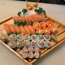 65 Salmon Lover Tray (42 Pieces)