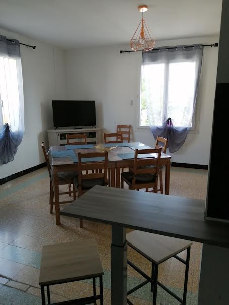 Location meublée appartement 5 pièces 100 m² à Vinon-sur-Verdon (83560), 1 150 €