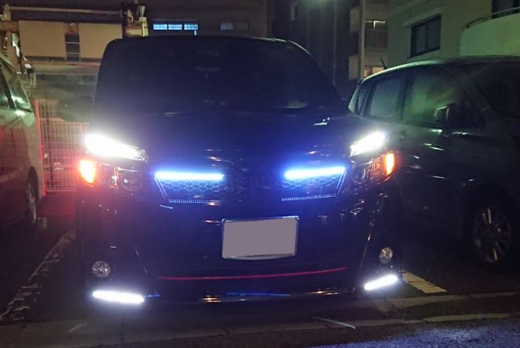 ヴォクシーのドライブ・DIY・LEDテープ・カーボンシート貼り付けに関するカスタム事例の投稿画像4枚目