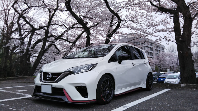 ノートの桜・ZE40に関するカスタム事例の投稿画像1枚目