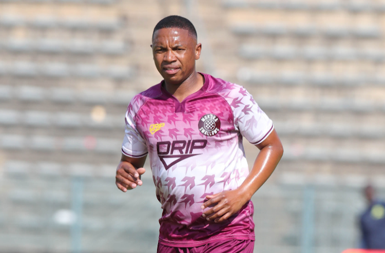 Moroka Swallows coach Steve Komphela has defended midfielder and captain Andile Jali.