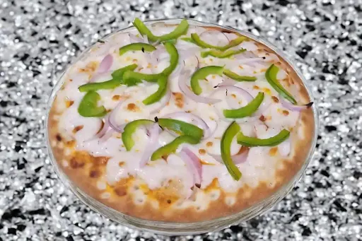 Cheese Onion And Capsicum Pizza