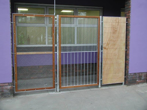 Steel Framed Timber & Mesh Screens